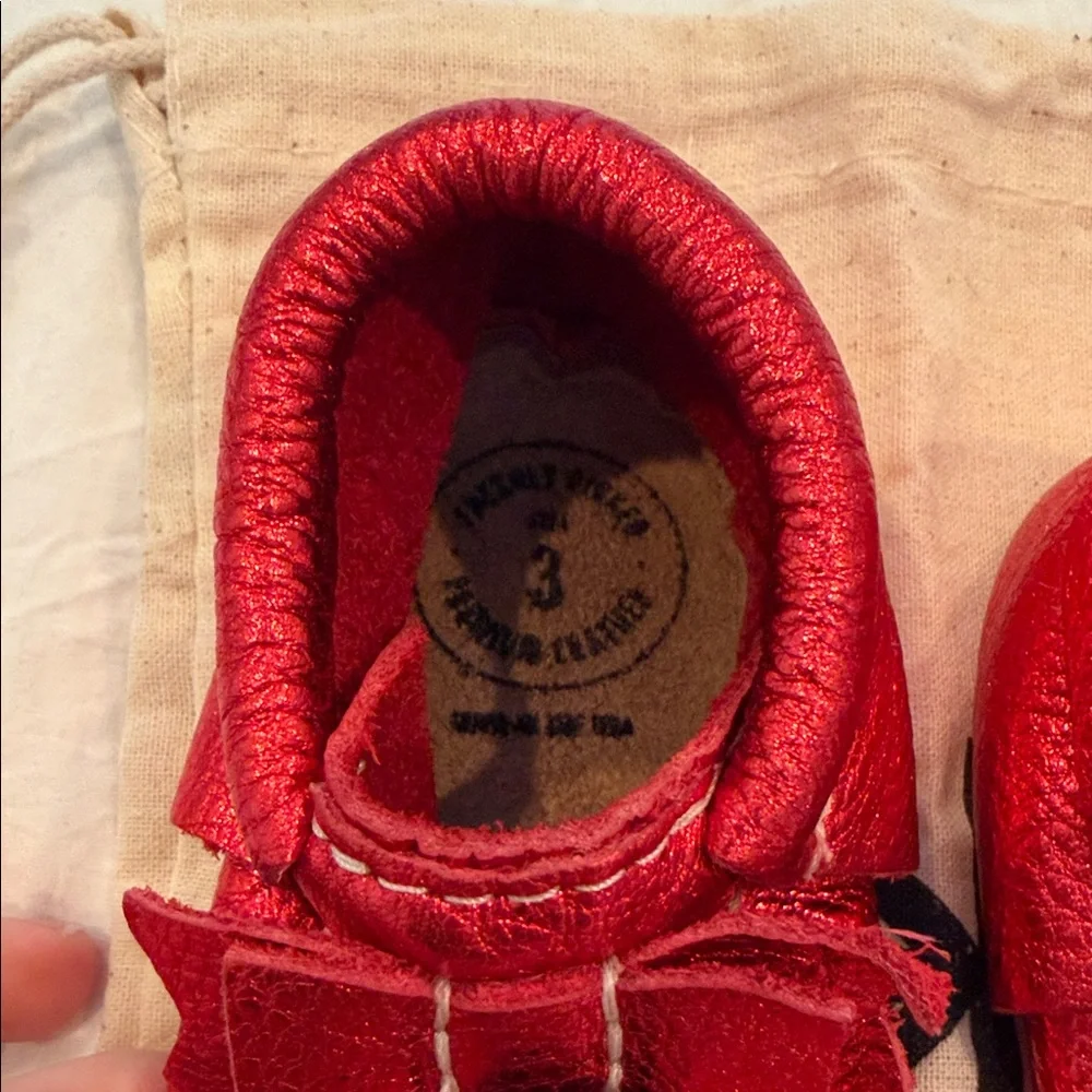 EUC Freshly Picked Shiny Red Bow Moccasins